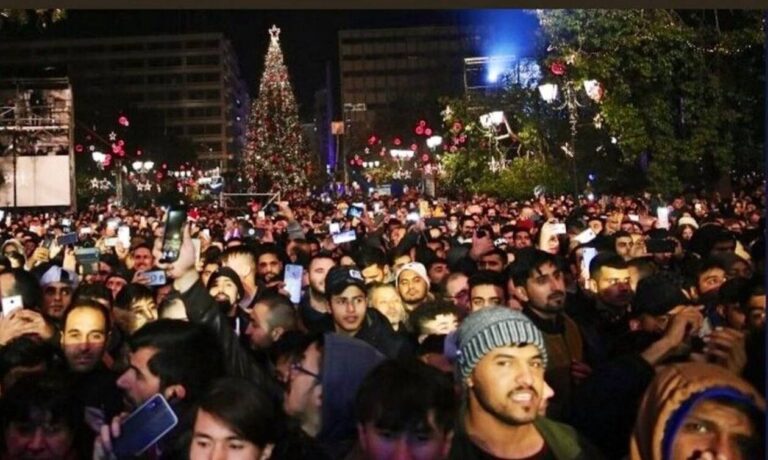 Σάλος με την «κατάληψη» του Συντάγματος από Πακιστανούς το βράδυ της παραμονής Πρωτοχρονιάς