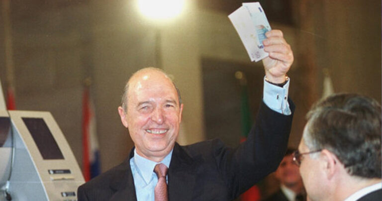 Σαν σήμερα, 1 Ιανουαρίου, το ευρώ αντικαθιστά τη δραχμή και η ζωή όλων μας αλλάζει οριστικά