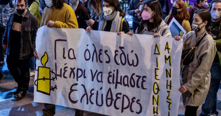 Γιατρός που εγκατέλειψε την Ελλάδα λόγω του κακοποιητή συντρόφου της: «Η δικαιοσύνη του έδωσε την επιμέλεια του παιδιού»