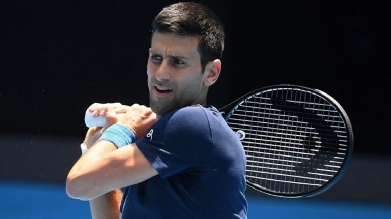 Τζόκοβιτς: «Θα θυσιάσω τρόπαια αν μού πούνε να εμβολιαστώ»