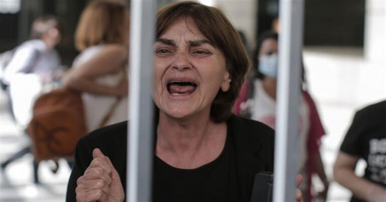 «Mάνα, κλάψε το παιδάκι σου, αγκάλιασε και φίλησε το, πες του ό,τι δεν πρόλαβες»: Η οικ. Τοπαλούδη στο πλευρό της οικ. του Άλκη