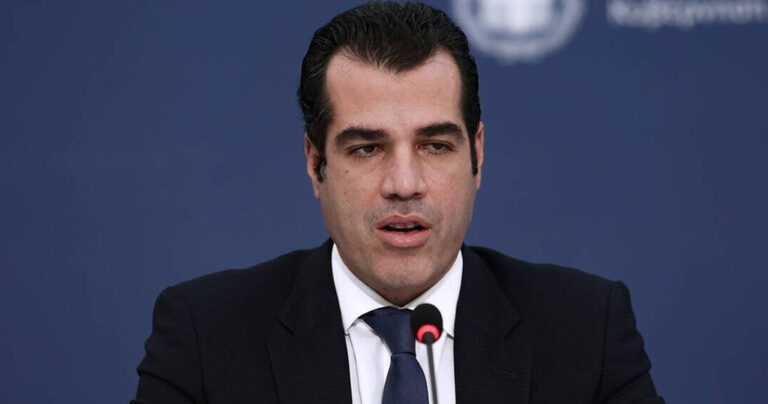 Πλεύρης: «Οι ανεμβολίαστοι είναι δημόσιος κίνδυνος για την κοινωνία»
