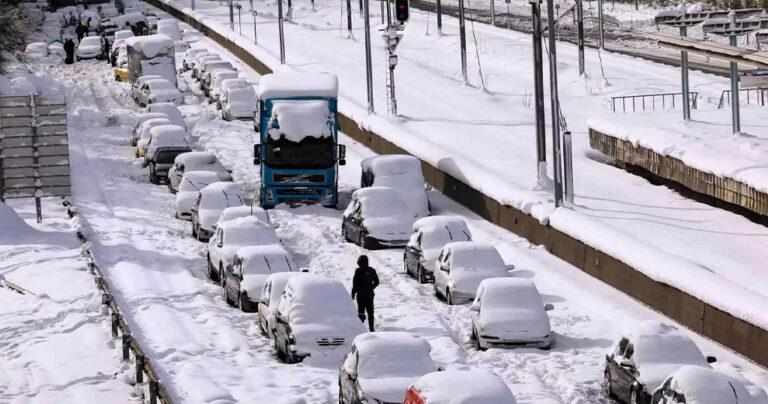 Αττική οδός: Πρόστιμο 2 εκατομμύρια ευρώ για το φιάσκο με τα χιόνια
