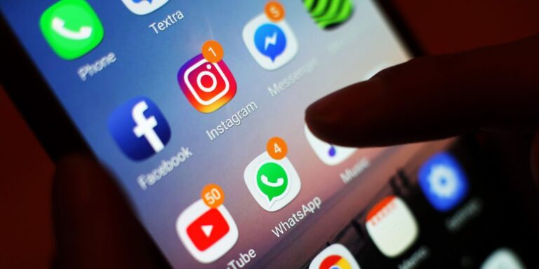 Θα κλείνατε τα social media για 2 μήνες με αμοιβή €2.380 ευρώ;