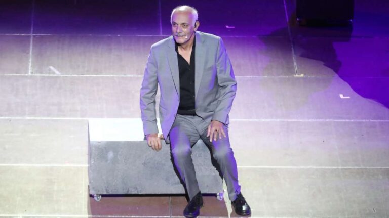 Στην αντεπίθεση ο Κιμούλης: Ζητά 270.000 ευρώ από τη Ζέτα Δούκα και 250.000 από Χρυσικού και Ψαρρά