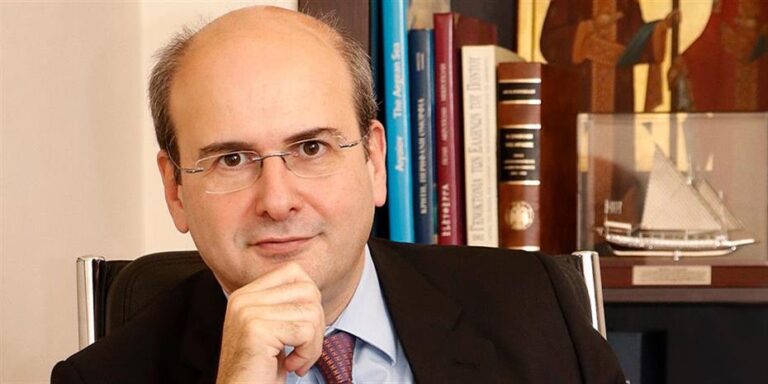 Κωστής Χατζηδάκης: «Ο πατέρας μου παντρεύτηκε την πρώτη γυναίκα του ενώ ήξερε πως θα πέθαινε σε 1 μήνα»