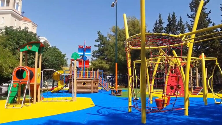 Τρόμος σε παιδική χαρά στην Ηλιούπολη: Άντρας με ανοιχτό παντελόνι άρπαξε 6χρονη από τα μαλλιά