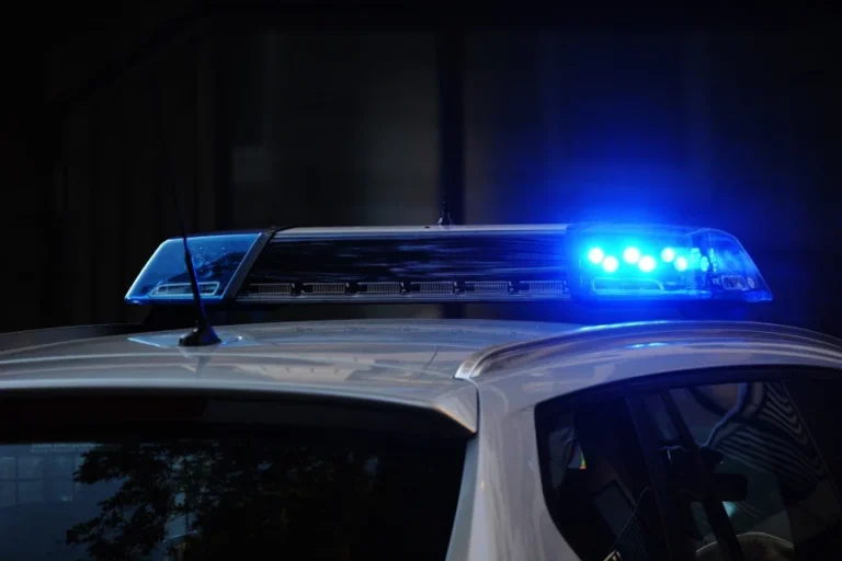 Σκηνές θρίλερ στην Καλλιθέα – Καταδίωξε τους κλέφτες και τους πάτησε με το αυτοκίνητο