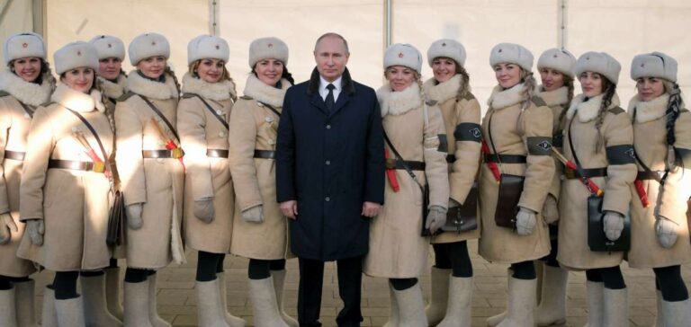 Maskirovka: Το πιο ισχυρό όπλο του Βλαντιμίρ Πούτιν – Πώς οι Ρώσοι παίζουν άριστα το παιχνίδι του καμουφλάζ