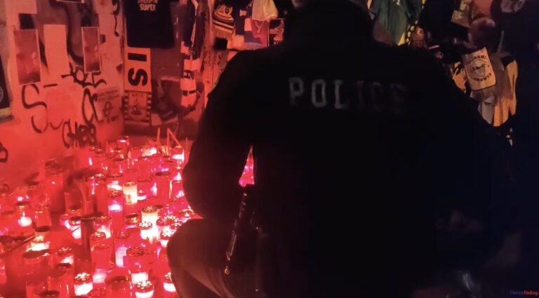 Θεσσαλονίκη: Αστυνομικοί άφησαν λουλούδια στο σημείο που δολοφονήθηκε ο Άλκης