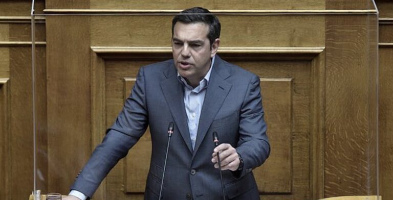 Τσίπρας: «Αρνείστε 800 ευρώ κατώτατο μισθό αλλά δίνετε 8.000 στα γαλάζια golden boys στον ΕΦΚΑ»