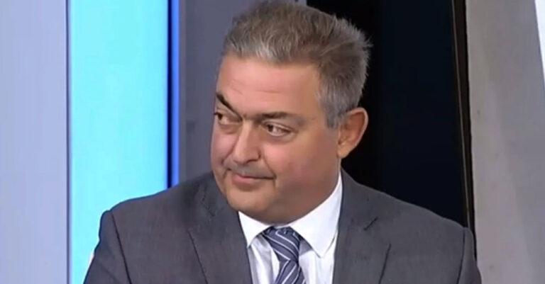 Βασιλακόπουλος: «Αν το πρόστιμο για το εμβόλιο αφαιρούνταν από τη σύνταξη θα είχαμε 500.000 εμβολιασμένους»