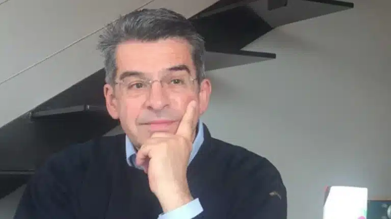 Βόλος: Έπεσε νεκρός την ώρα που έκανε σκι γνωστός δικηγόρος – Κατέρρευσε στη μέση της πίστας