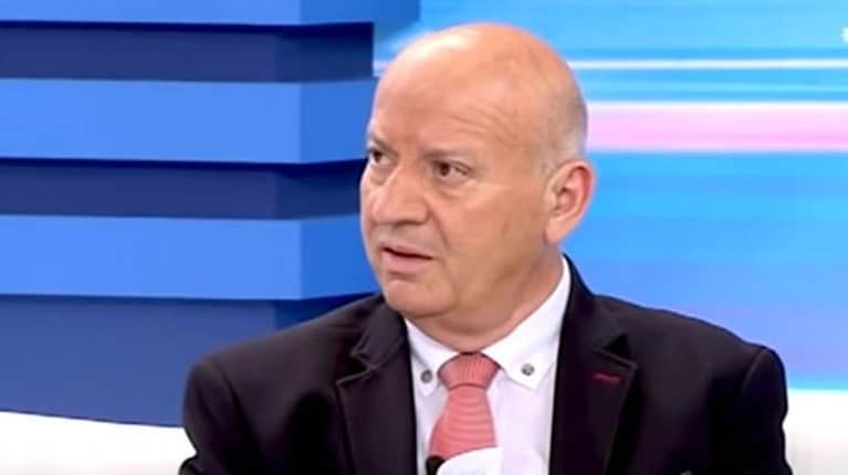 Πάτρα – Νέα «βόμβα» Κατερινόπουλου: «Ποιος ζήτησε να καλυφθούν οι μώλωπες στο πρόσωπο του παιδιού στην κηδεία;»