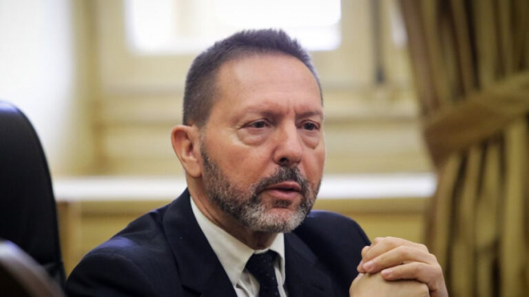 Στουρνάρας για ακρίβεια: «Νοικοκυριά και επιχειρήσεις έχουν αποταμιεύσεις»