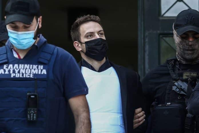 «H Καρολάιν είχε ψυχολογικά προβλήματα και ξεσπάσματα οργής, μου ασκούσε βία» – Προκλητικός ο Μπάμπης Αναγνωστόπουλος