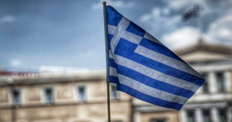 Ο Θεός να βοηθήσει όποιον αποφασίσει να μείνει στην Ελλάδα
