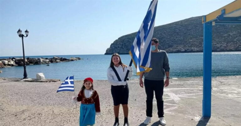 25η Μαρτίου – Νάξος: Μαθήτρια παρέλασε μόνη της για την εθνική επέτειο
