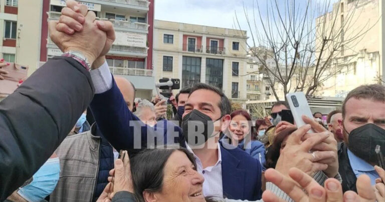 «Τσίπρα γερά, να πέσει η δεξιά» αποθέωσαν τον Αλέξη Τσίπρα στην Πάτρα
