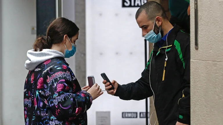 ΕΠΙΣΗΜΟ: Απαγορεύσεις μέχρι τέλος Απρίλη – Μαγαζιά μόνο με τεστ ή πιστοποιητικό