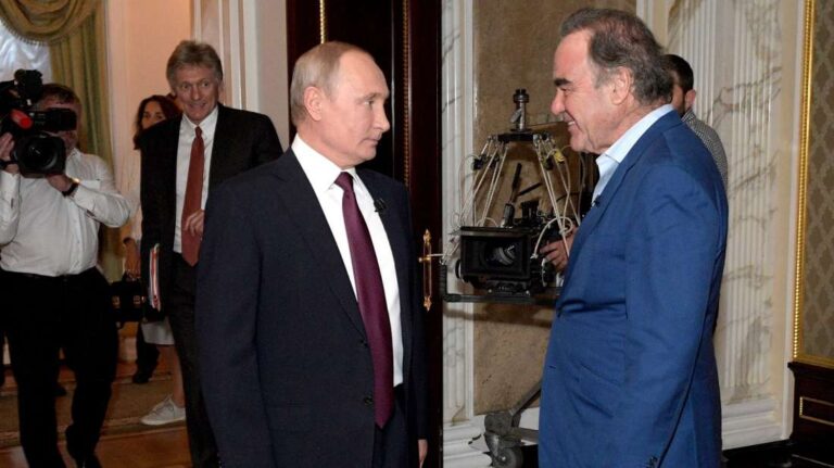 Πόλεμος στην Ουκρανία: Στο πλευρό του Πούτιν ο Ολιβερ Στόουν – «Δείτε γιατί μπήκε στην Ουκρανία»