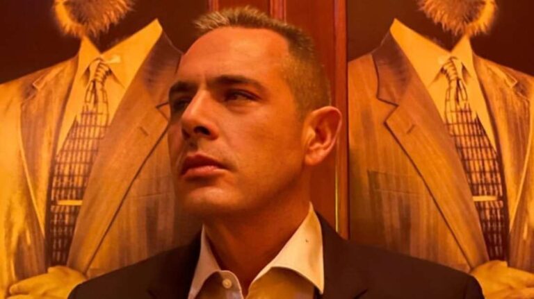 Αγνώριστος ο Πάνος Καμμένος – Φαίνεται αρκετά νεότερος σε φωτογραφία με πιθήκους