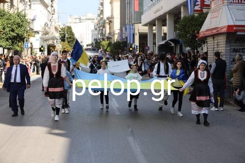 Συγκίνηση στην Πάτρα: Παρήλασαν Ουκρανοί πρόσφυγες 7 Συγκίνηση στην Πάτρα: Παρήλασαν Ουκρανοί πρόσφυγες ΦΩΤΟ