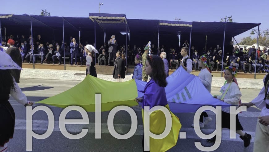 Συγκίνηση στην Πάτρα: Παρήλασαν Ουκρανοί πρόσφυγες 1 Συγκίνηση στην Πάτρα: Παρήλασαν Ουκρανοί πρόσφυγες ΦΩΤΟ
