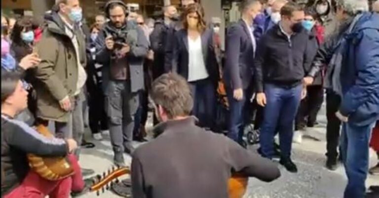 Θεσσαλονίκη: Έδωσαν λεφτά στον Τσίπρα για να τα δώσει στους μουσικούς