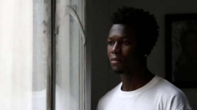 Σαϊντού Καμαρά: Κύμα συμπαράστασης και δυνατό «όχι» στην απέλαση – Η κακοποίηση, η ανήλικη εργασία και το ελληνικό σχολείο