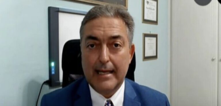 Στα κάγκελα ο Βασιλακόπουλος – «Η 4η δόση θα γίνει σε όλους»