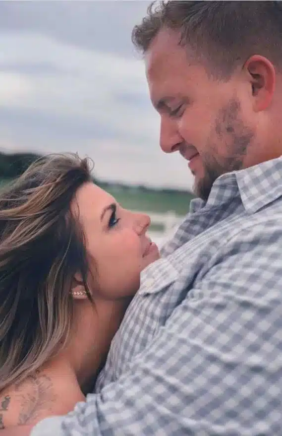 Συνέβη και αυτό: Κουμπάρος έκλεψε τη νύφη από τον γαμπρό στη γαμήλια δεξίωση 6 zevgari erotevmeno.jpg