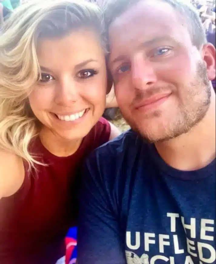 Συνέβη και αυτό: Κουμπάρος έκλεψε τη νύφη από τον γαμπρό στη γαμήλια δεξίωση 5 zevgari nifi koumparos.jpg