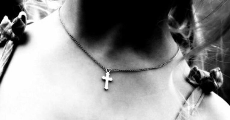 Το να κρέμεται ο Σταυρός πάνω σου είναι ευλογία