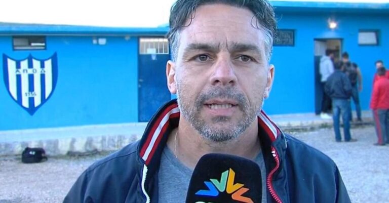 Σοκ στη Λιβαδειά: Πέθανε μέσα στο γήπεδο παλαίμαχος ποδοσφαιριστής
