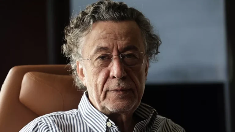 Tριανταφυλλόπουλος: «Επιτέλους κόλλησα κορονοϊό! Είμαι ανεμβολίαστος, 67 ετών και καπνιστής!»