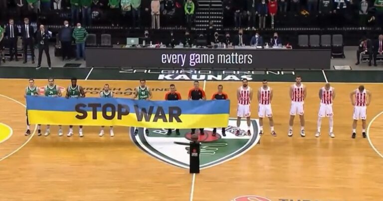 Οι παίκτες του Ερυθρού Αστέρα αρνήθηκαν να κρατήσουν πανό για την Ουκρανία
