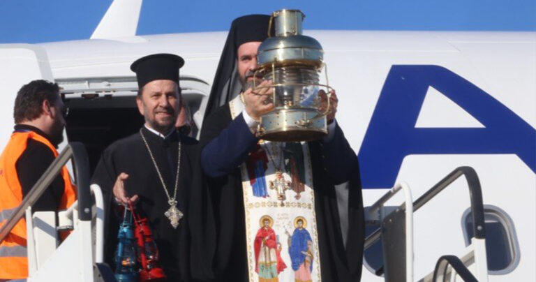 Πάσχα 2022: Με ειδική πτήση φτάνει το Άγιο Φως το Μεγάλο Σάββατο στην Ελλάδα
