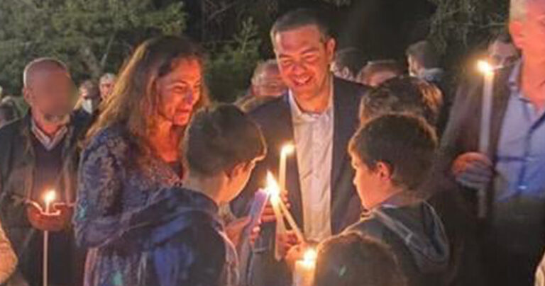 Αλέξης Τσίπρας: Στην εκκλησία μαζί με την Μπέτυ Μπαζιάνα για την Ανάσταση