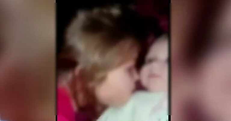 Πάτρα: Ανατριχιαστικό βίντεο δείχνει την Τζωρτζίνα να κλείνει τη μύτη της Ίριδας ενώ παίζουν