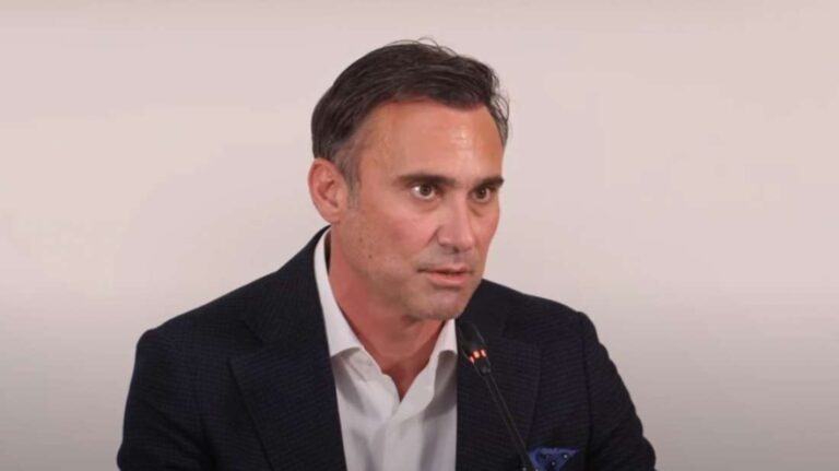 Καπουτζίδης: «Έχω χρέος ως γκέι δημιουργός να πω τις ιστορίες μας»