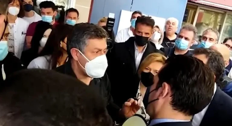 «Θερμή» υποδοχή για τον Πλεύρη στο Θριάσιο: «Πώς αισθάνεστε που μας κοροϊδεύετε;»