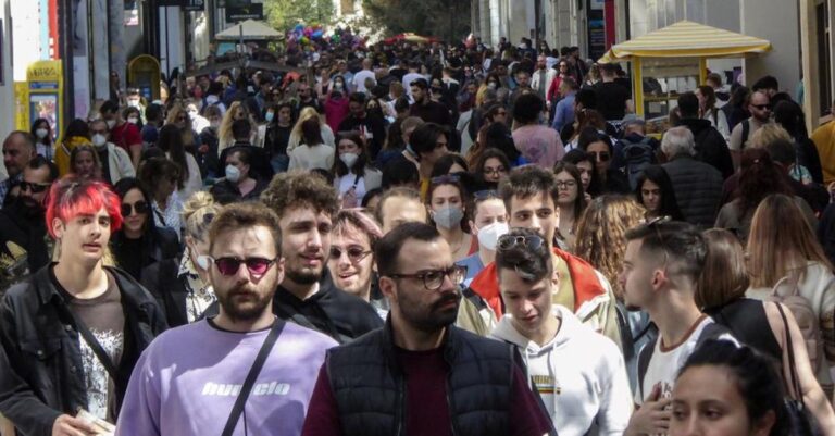 Έρευνα: Τριαντάρηδες στο εφηβικό τους δωμάτιο και λεφτά από την οικογένεια