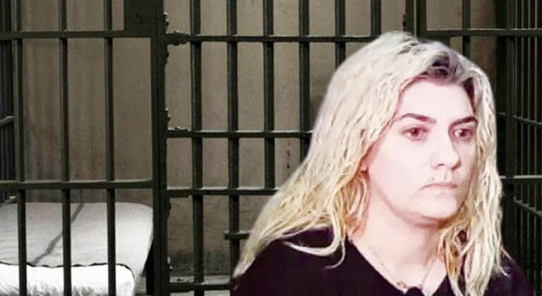 Αστυνομικό που της ανάβει τα τσιγάρα έχει η Ρούλα Πισπιρίγκου έξω από το κελί