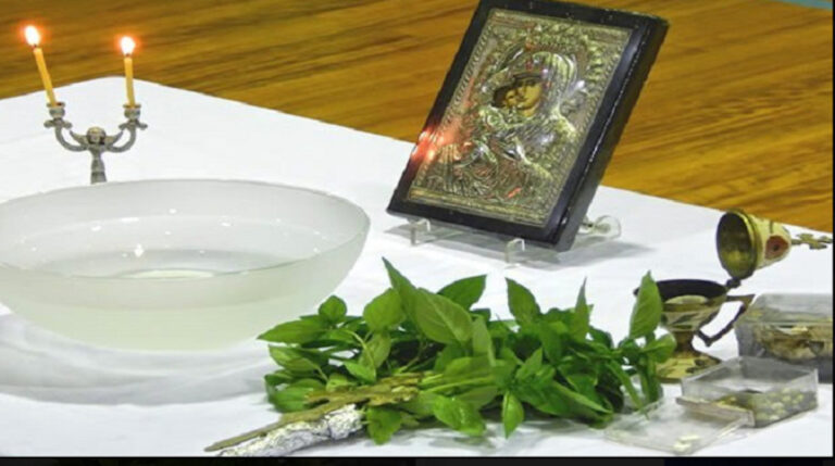 Τουλάχιστον μια φορά τον μήνα να ραντίζουμε το σπίτι μας με Αγιασμό