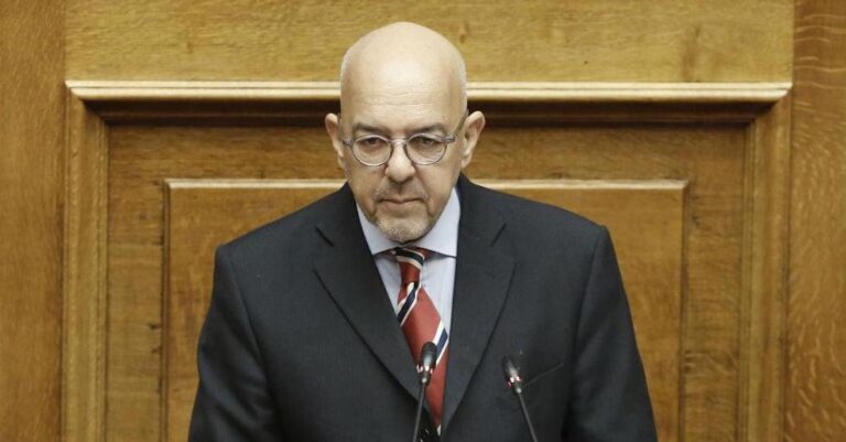 Μπάμπης Παπαδημητρίου: «Φταίνε οι σόμπες – τέρατα και τα μoνά τζάμια!»