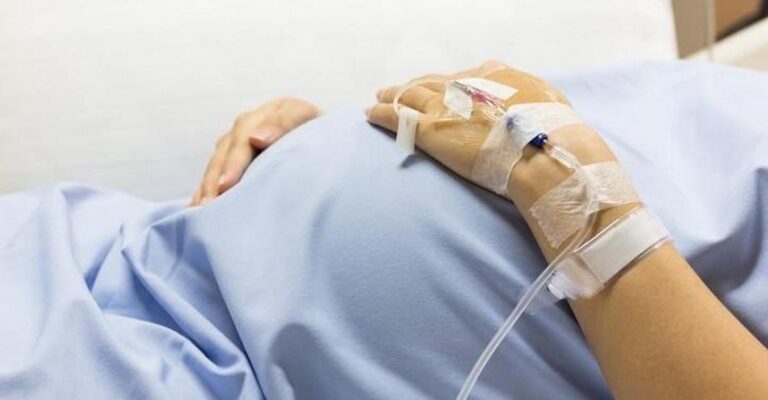 Σοκ στην πατρίδα της τη Νάξο – Ξυλοφόρτωσε την έγκυο σύζυγό του. Ο δράστης συνελήφθη