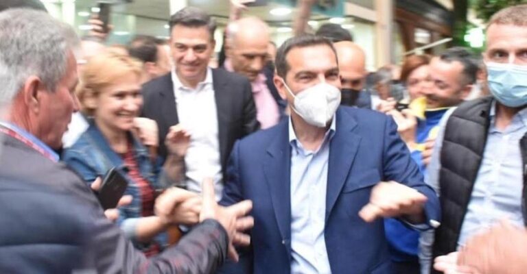 «Αλέξη γερά να φύγει η Δεξιά» – Υποδέχτηκαν σαν ήρωα τον Τσίπρα στο Αγρίνιο