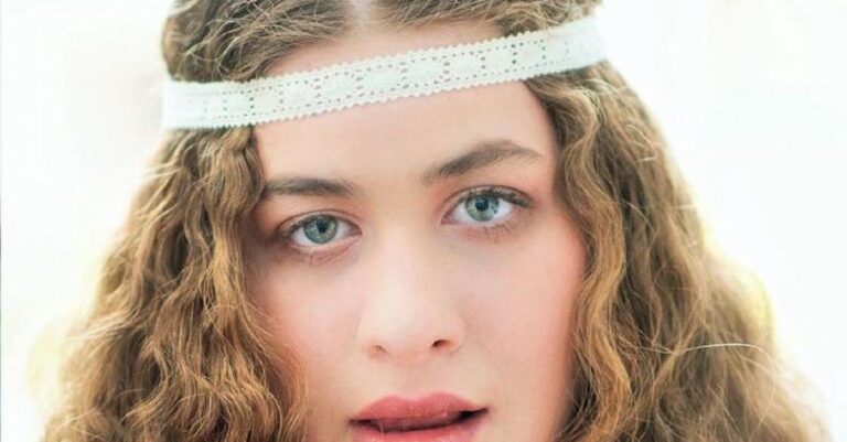 Γνωρίστε τη Νεφέλη που δεν μπορεί να μιλήσει αλλά τραγουδά σαν άγγελος