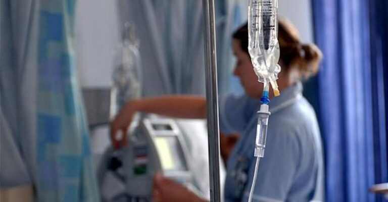 Αγωνία στην Πάτρα: 16χρονος ποδοσφαιριστής νοσηλεύεται με οξεία μυοκαρδίτιδα